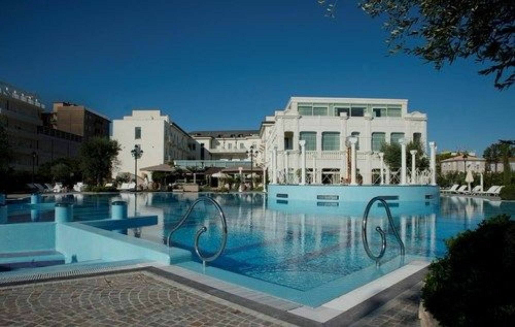 Grand Hotel Da Vinci Cesenatico Esterno foto