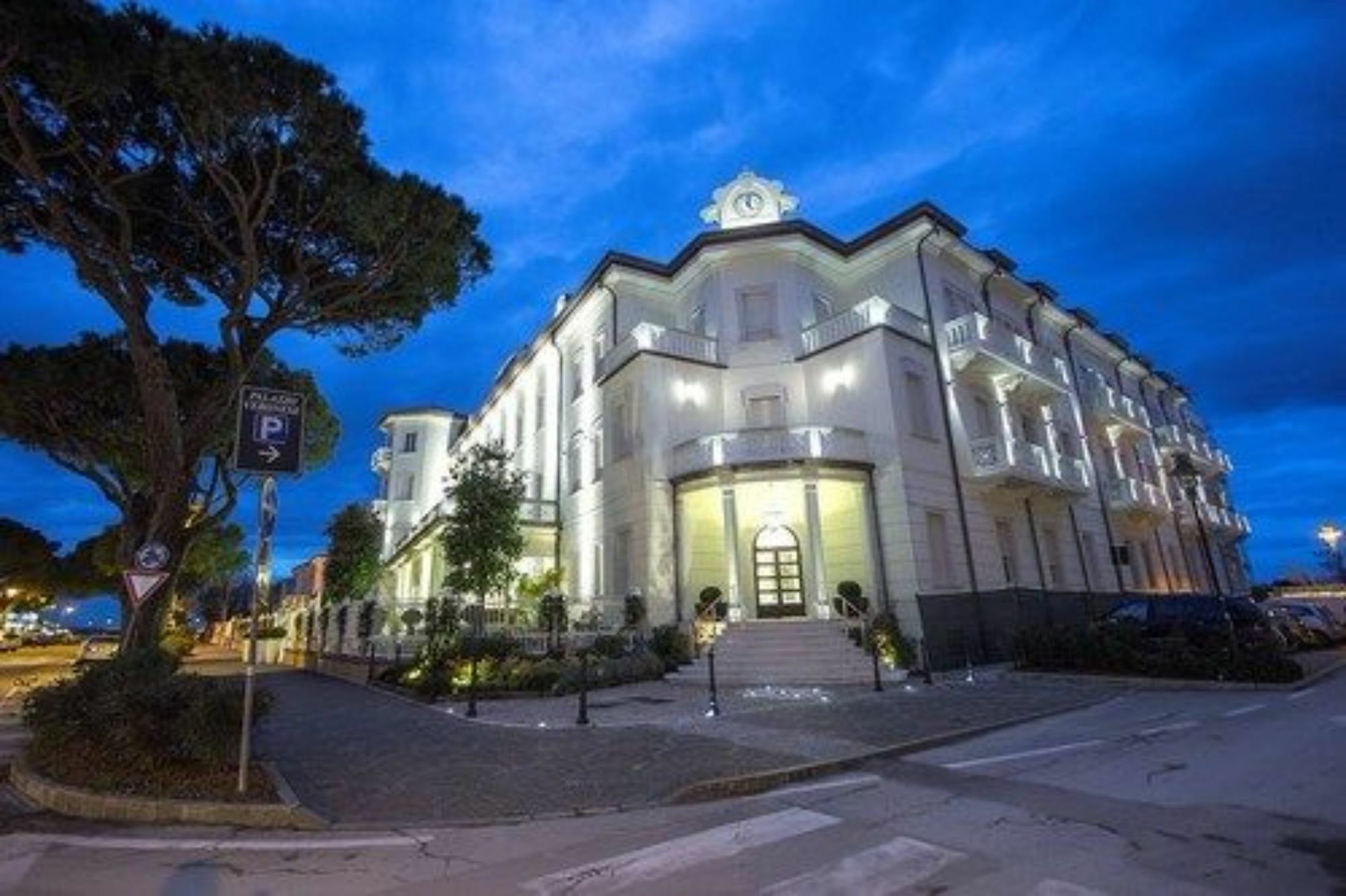 Grand Hotel Da Vinci Cesenatico Esterno foto