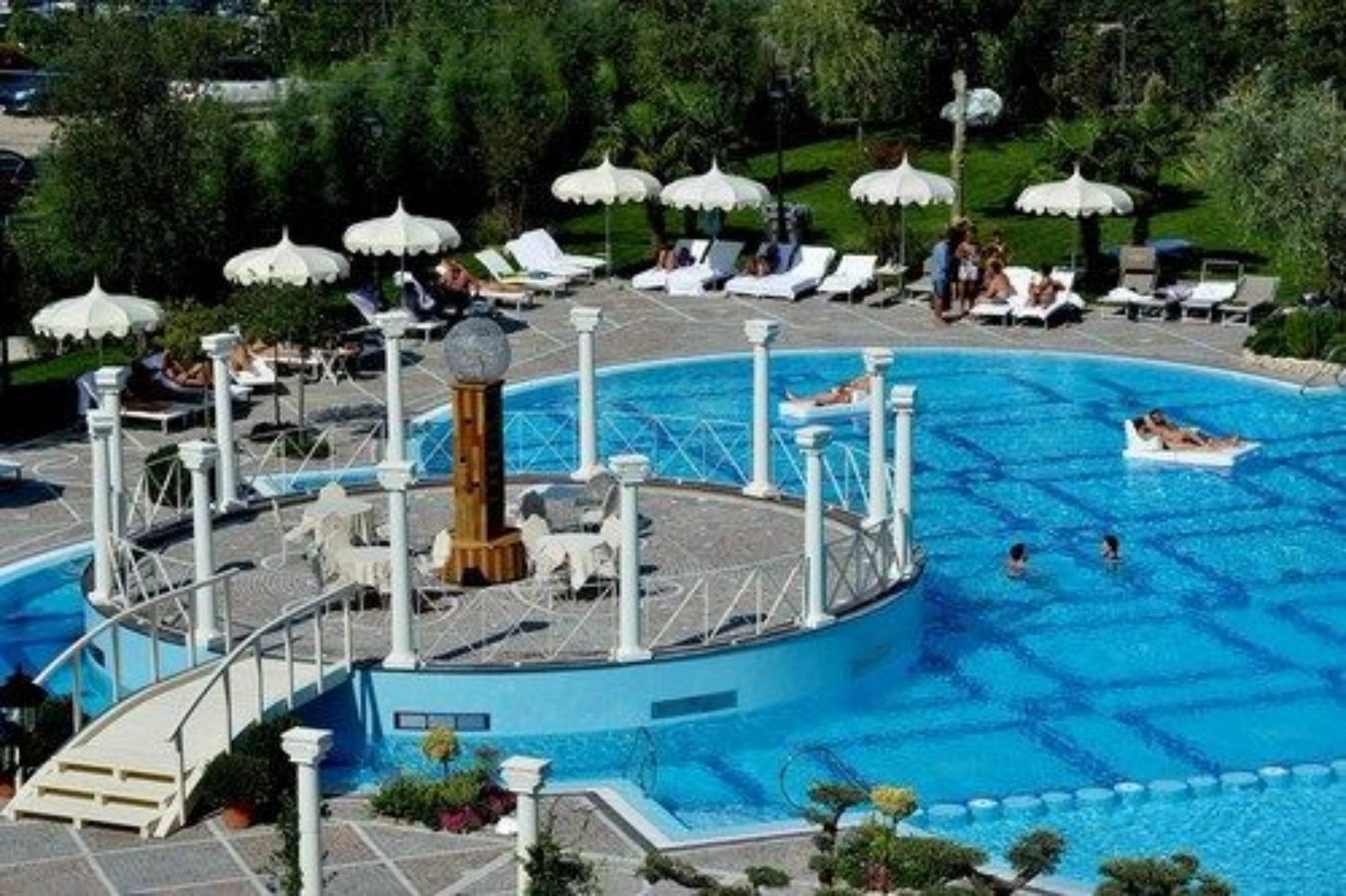 Grand Hotel Da Vinci Cesenatico Esterno foto